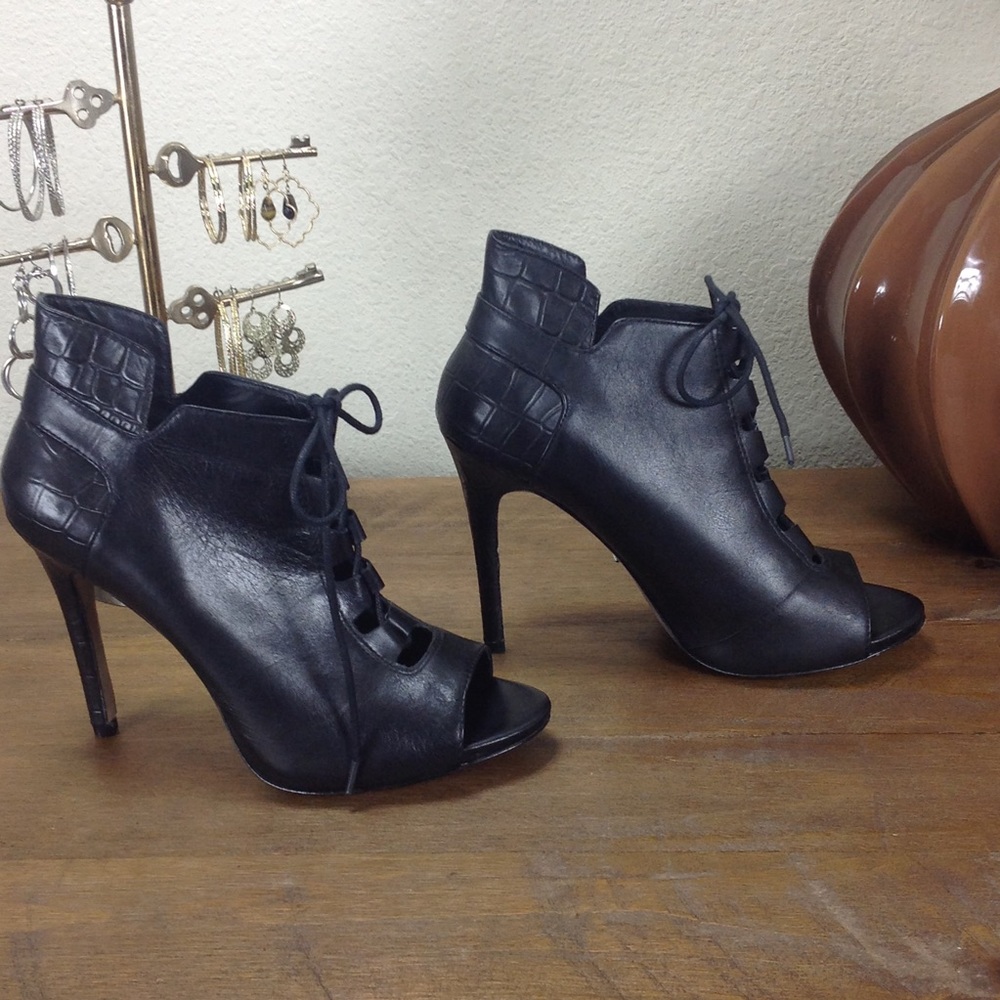 Pour La Victoire Vionne Black Leather Ankle Boot - Picture 4 of 8